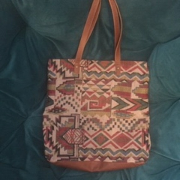 Boho shoulder bag. Great tribal print! - Picture 3 of 4